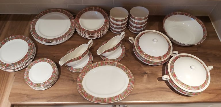 FINE BONE CHINA - 8 PLACE DINNER SET & EXTRAS