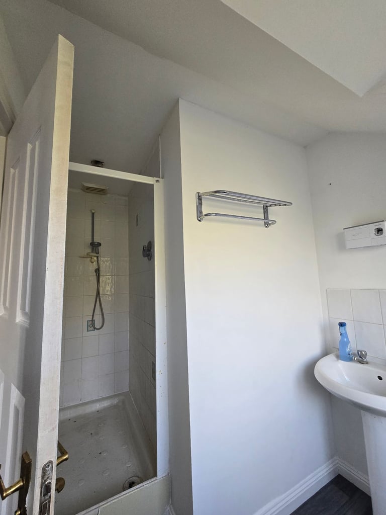 Exceptional 5-Bed, 3-Bath Home in a Premier Transport Hub Location