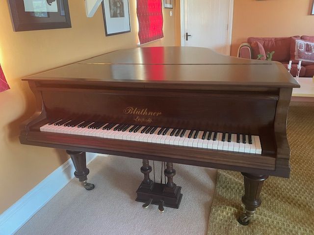 Bluthner baby grand piano (172cm, 5´8´´) from 1910. Immaculate condition, beautiful tone. 