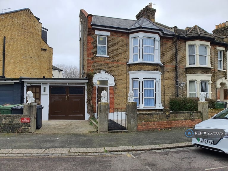 3 bedroom house in Goodall Road, London, E11 (3 bed) (#2670076)
