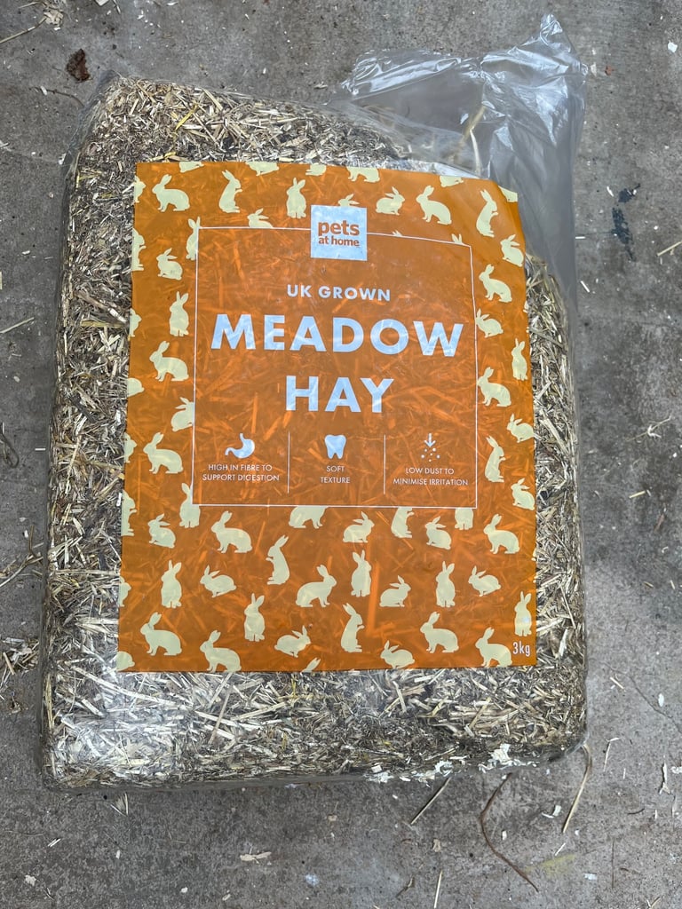 Large rabbit / guinea pig hutch  / garden run - food and accessories