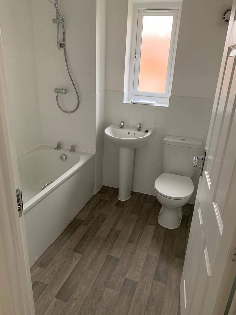 To complete 3 way swap -  3 bed wanted Alton or within 1 hour mile radius of Portslade (East Sussex)