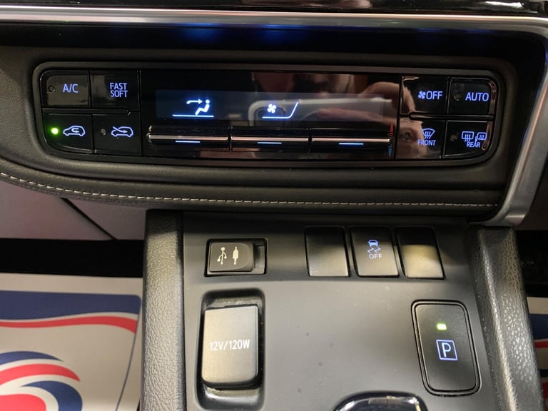 2018 Toyota Auris 1.8 VVT-h Design CVT Euro 6 (s/s) 5dr HATCHBACK Petrol/Electric Hybrid Automatic