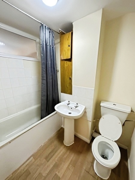 2 bedroom flat in Two-Bedroom Flat, IG11