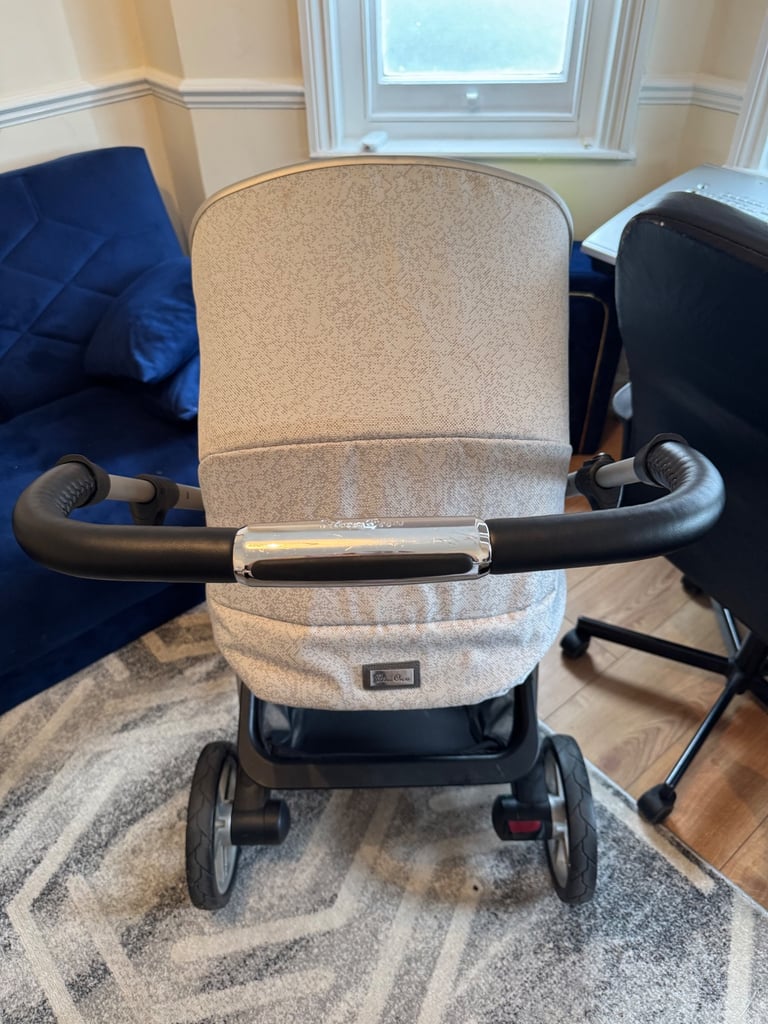 Silver Cross Pioneer Special Edition travel set 