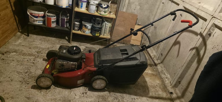 Briggs and Stratton Lawnmower 
