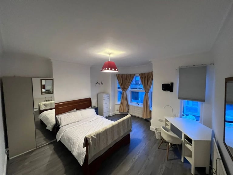 Fully Furnished Couple Ensuite - Ready to Move In