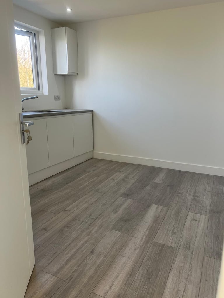  Newly Refurbished studios for Rent in Streatham- AVAILABLE FOR COMPANY LET
