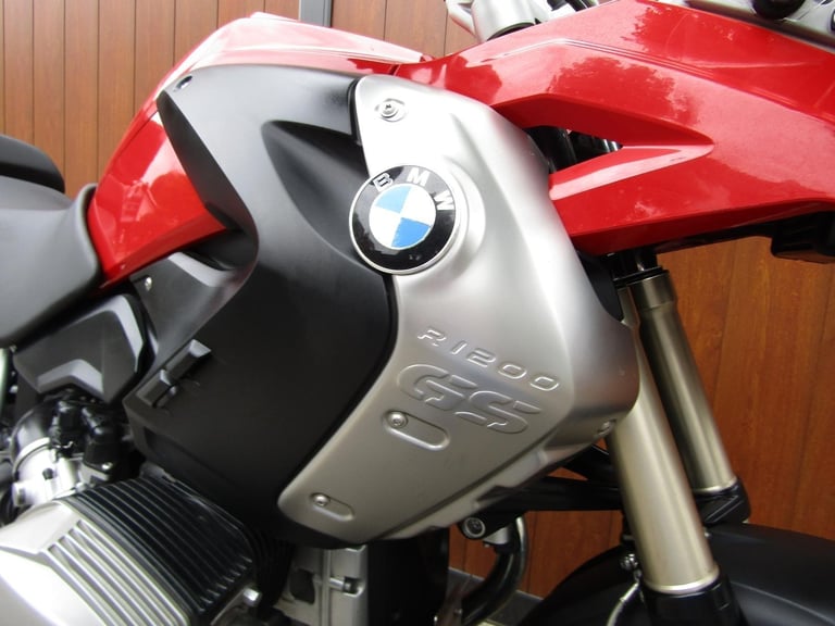 BMW R 1200GS* MILES 10.850*LUGGAGE * FULL SERVICE HISTORY* FANTASTIC CONDITION .