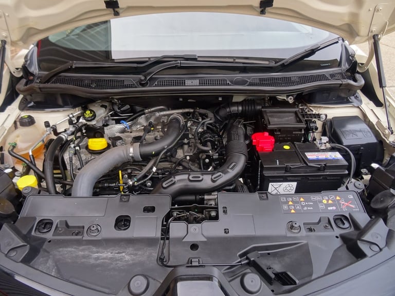 2016 Renault Captur 1.2 TCE Dynamique S Nav 5dr Automatic **LOW MILEAGE*ONLY 10000 MILES** HATCHB...