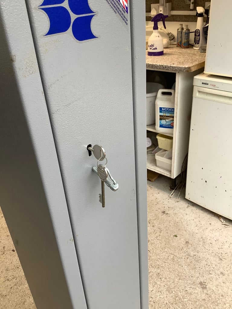 Brattonsound gun cabinet and gun slip