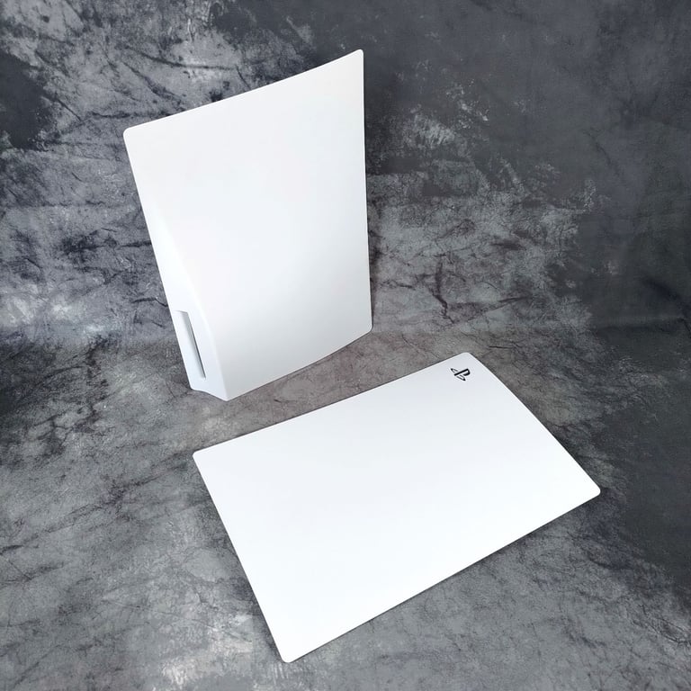 SONY PlayStation 5 - Disc Edition (CFI-1016A) 2 Controllers + Dbrand Darkplates + Damascus Holo Red