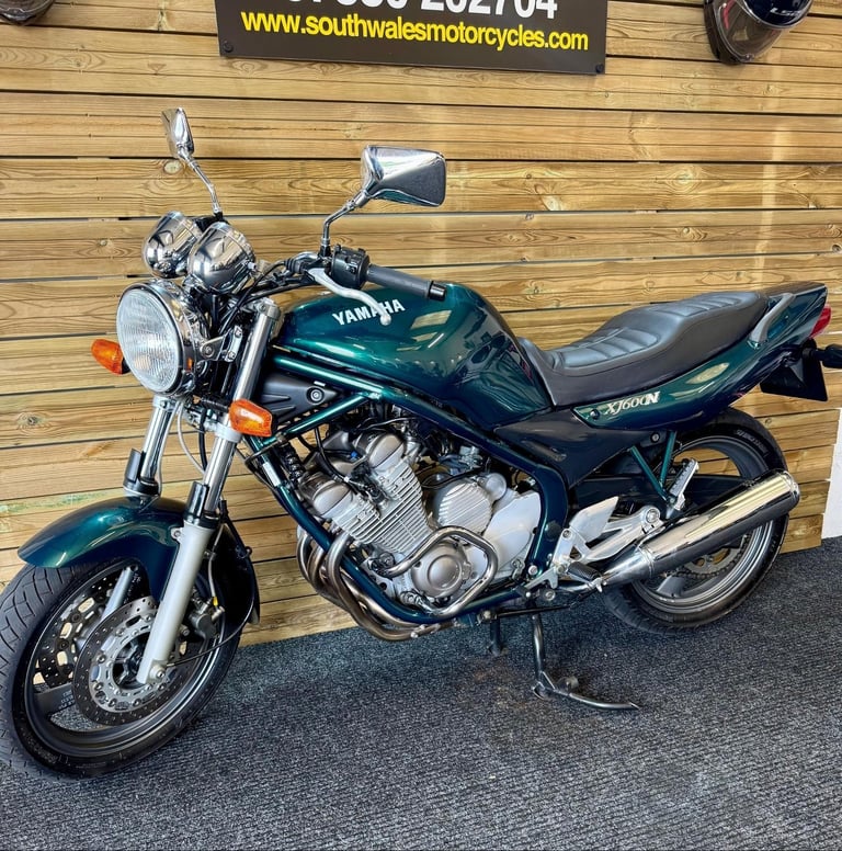Yamaha XJ600 (naked Diversion) / Y Reg 2001 / ONLY 5449 MILES!