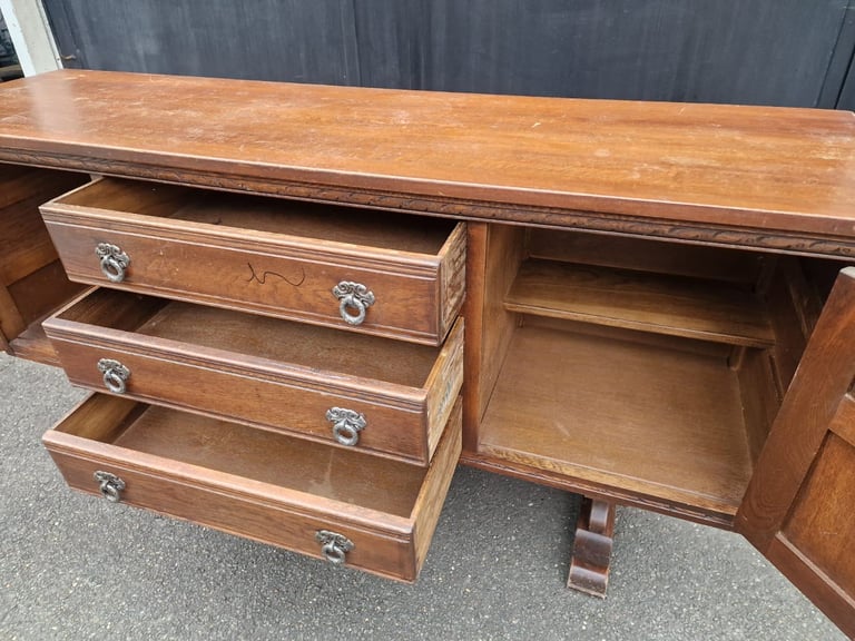 Oak sideboard/ chest of draws