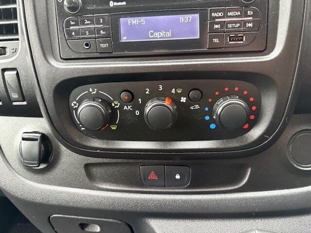 2017 Renault Trafic LL29 dCi 95 Business Crew Van 6 SEATER A/C WINDOW VAN Diesel Manual