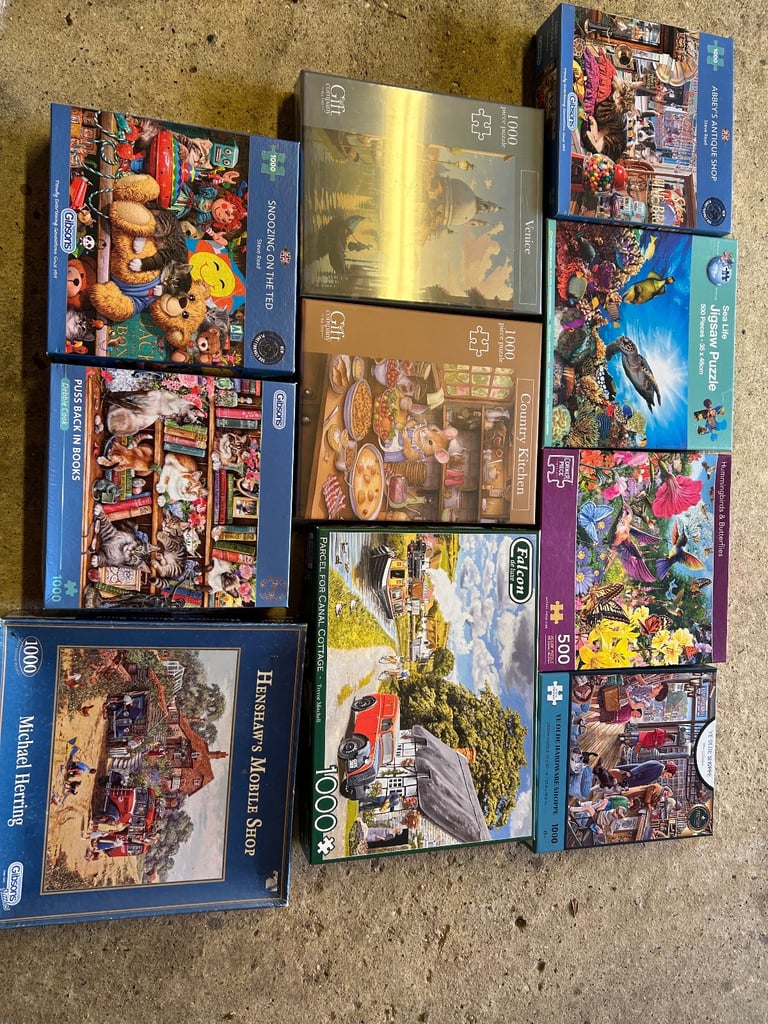 Large collection of jigsaw puzzles 