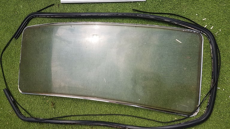 Large selection of caravan windows. Various sizes with various prices.