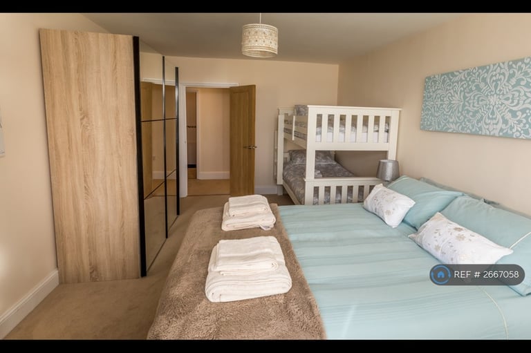 3 bedroom flat in Pilots Point, Totland Bay, PO39 (3 bed) (#2667058)