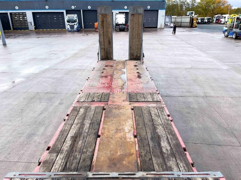 MAX 3 AXLE LOW LOADER 