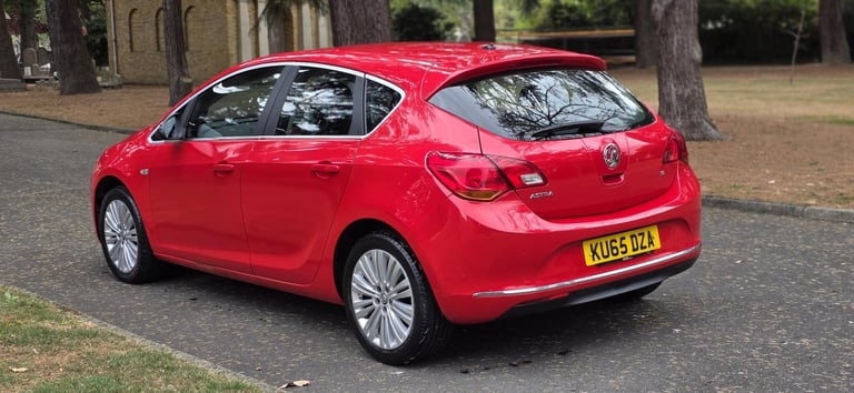2015 Vauxhall Astra 1.6i Excite Euro 6 5dr HATCHBACK Petrol Manual