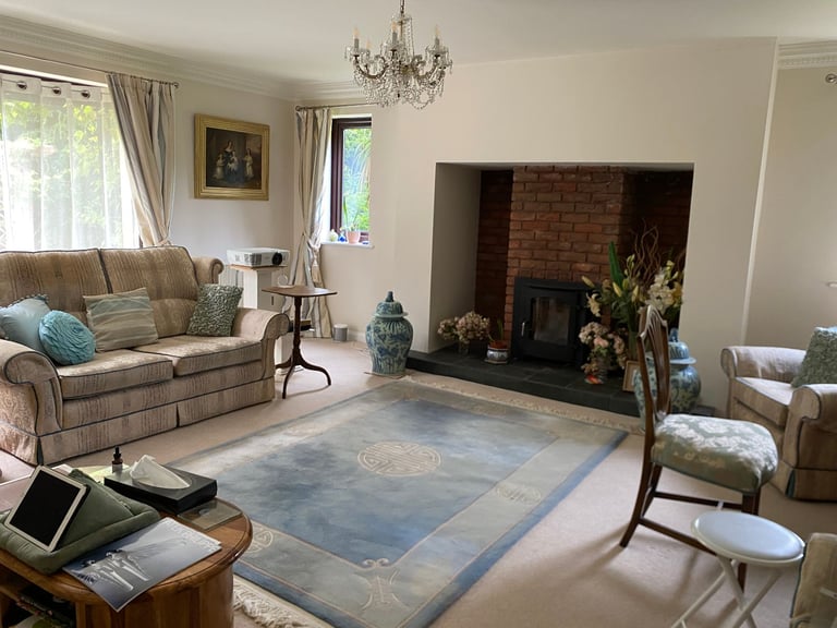 SUPERB 4 BEDROOM, 3 BATHROOM DETACHED HOUSE DORSET/HAMPSHIRE BORDER