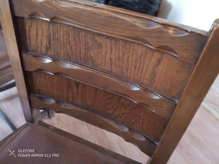 OAK DINNING TABLE