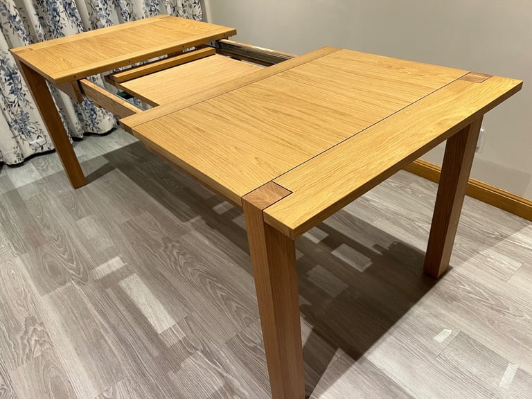 M&S SONOMA EXTENDING DINING TABLE - AS NEW - OAK 6-8 SEATER