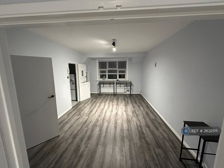 3 bedroom flat in Gainsborough Gardens, London, NW11 (3 bed) (#2632515)