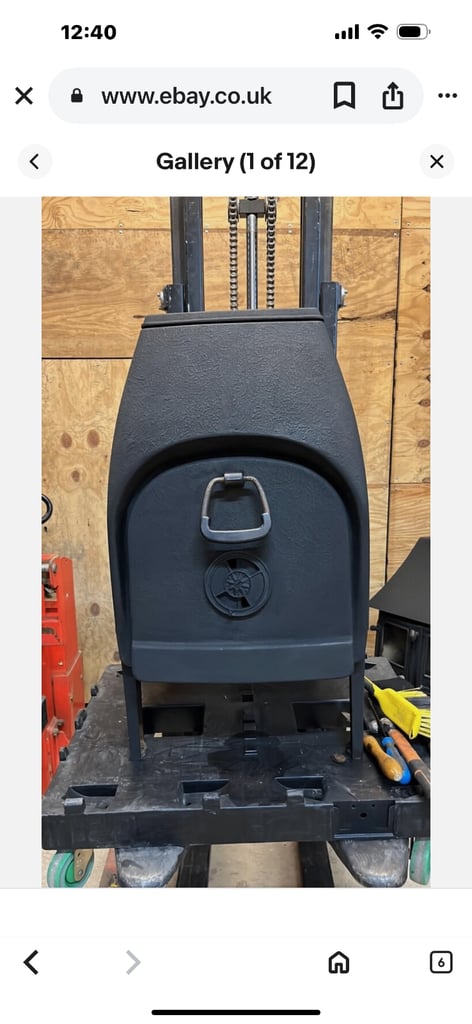 Jotul 4 Classic Vintage Cast Iron Wood Burning Stove 7” Rear Flue Exit.has a hot plate on top 
