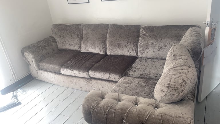 image for Crushed Velvet Chesterfield Corner Sofa