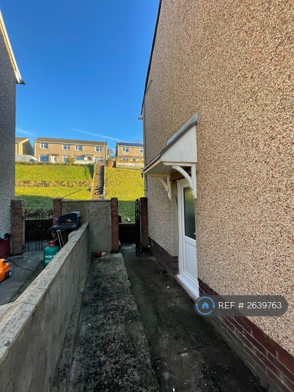 3 bedroom house in Channel View, Risca, Newport, NP11 (3 bed) (#2639763)