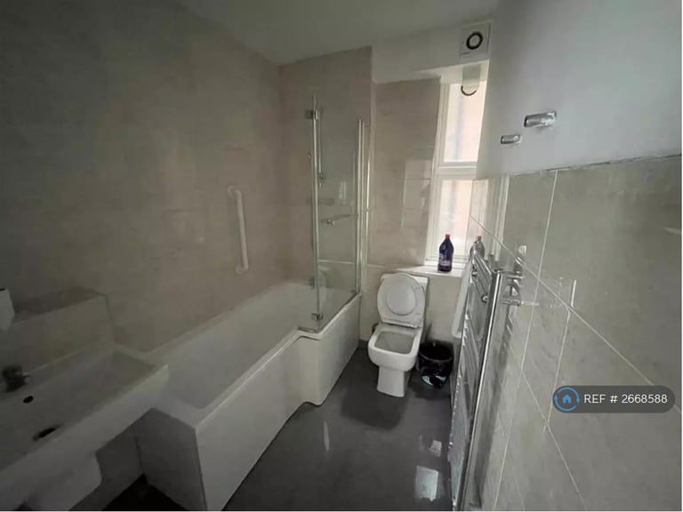 2 bedroom flat in Raie Maisonettes, London, SE22 (2 bed) (#2668588)