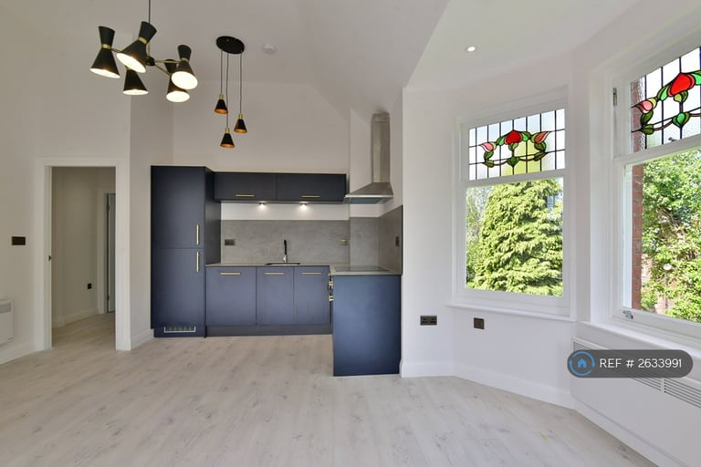 image for 2 bedroom flat in Davenport Park Road, Stockport, SK2 (2 bed) (#2633991)