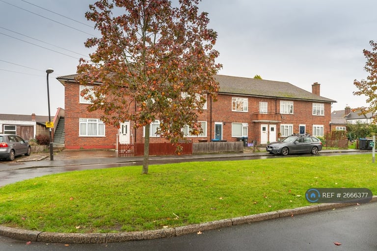 2 bedroom flat in Streatham Common, London, SW16 (2 bed) (#2666377)