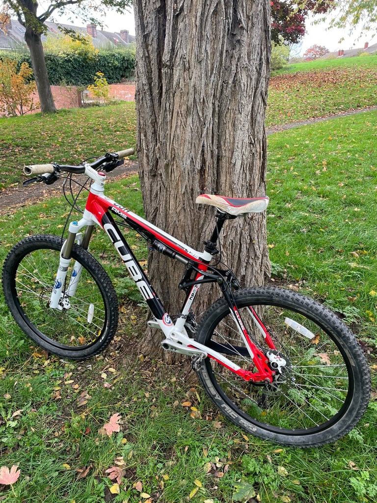 Full suspension mountain bike 