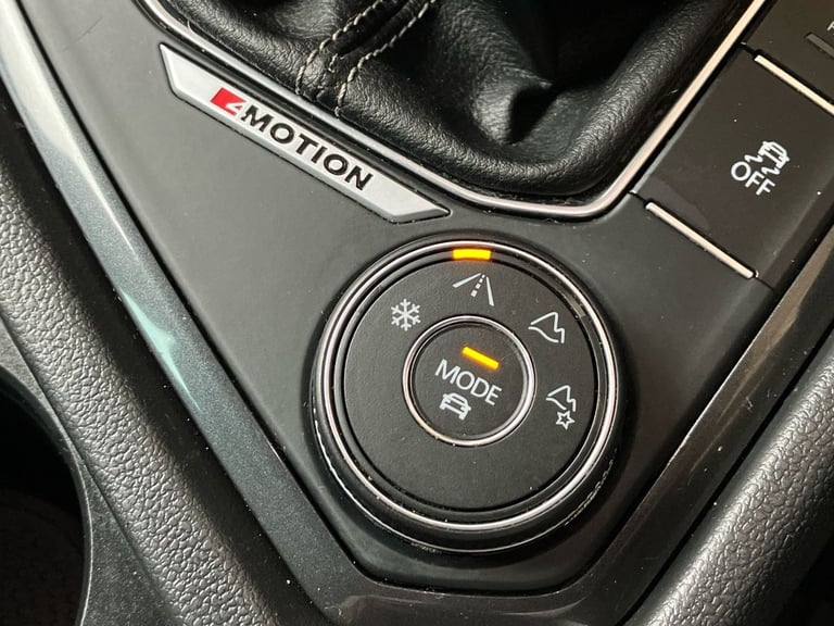 2017 Volkswagen Tiguan 2.0 TDi 150 4Motion R-Line 5dr SUV DIESEL Manual