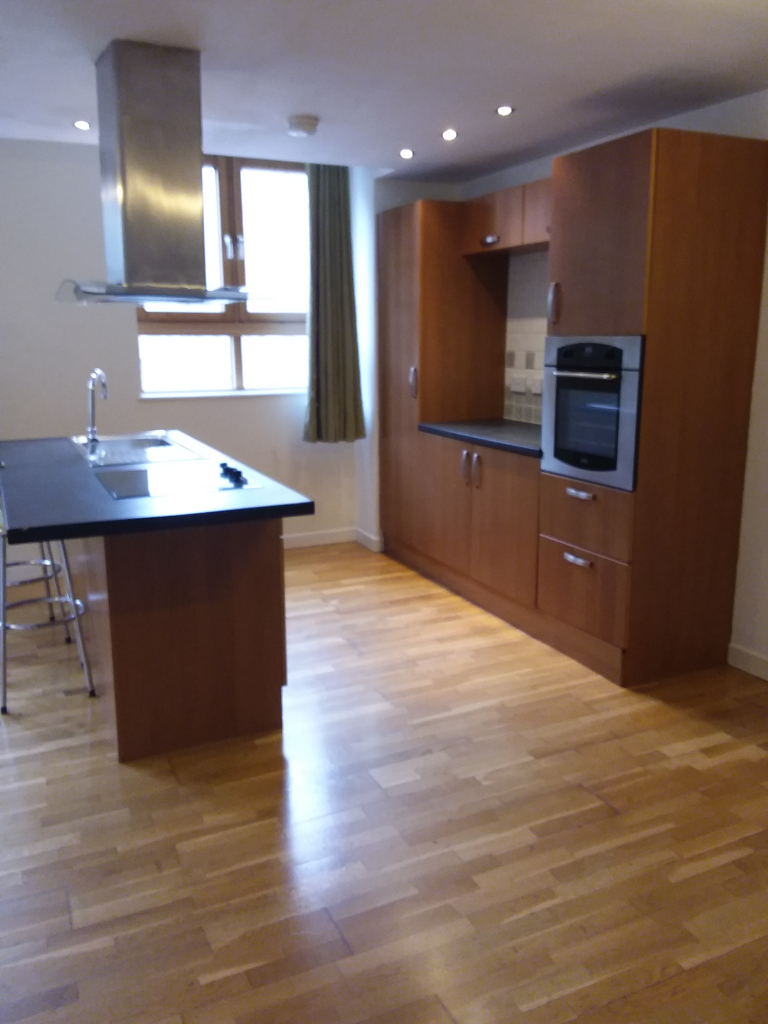 Immaculate condition Bedsit, lmmediate access to City Centre, 