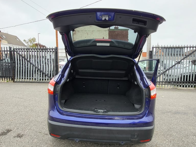 2015 Nissan Qashqai 1.5 dCi Tekna 5dr HATCHBACK Diesel Manual
