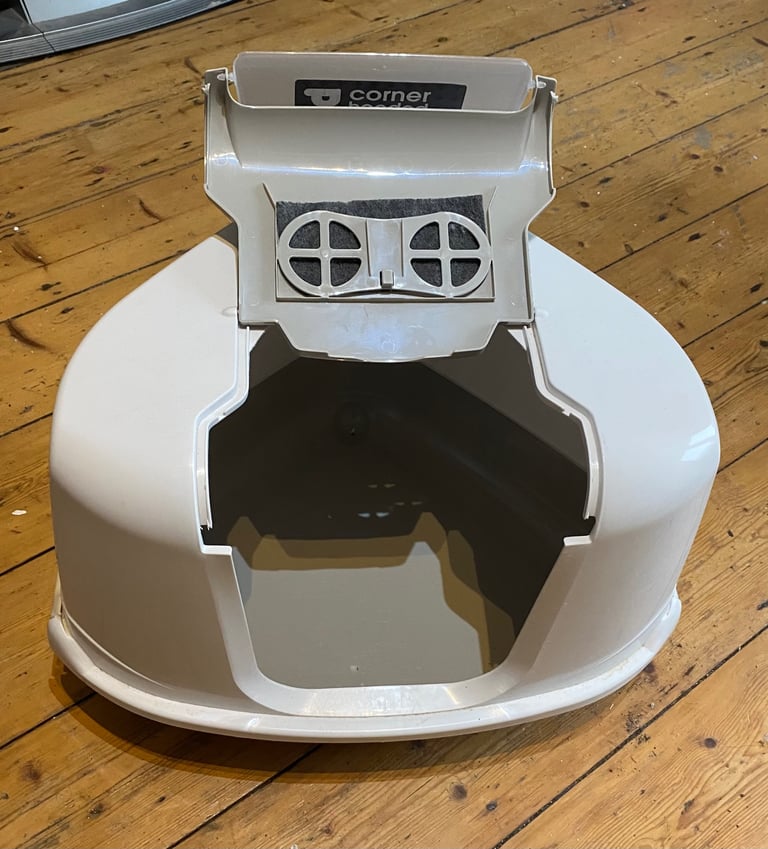 Pet Face Corner Hooded Litter Tray