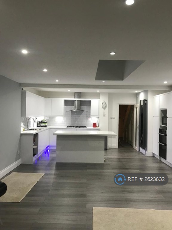 3 bedroom house in Wood Lane, Dagenham, RM8 (3 bed) (#2623832)