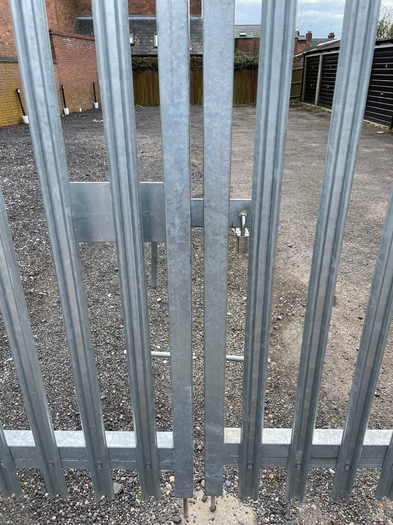 Garage in secure compound Old Town Stratford on Avon