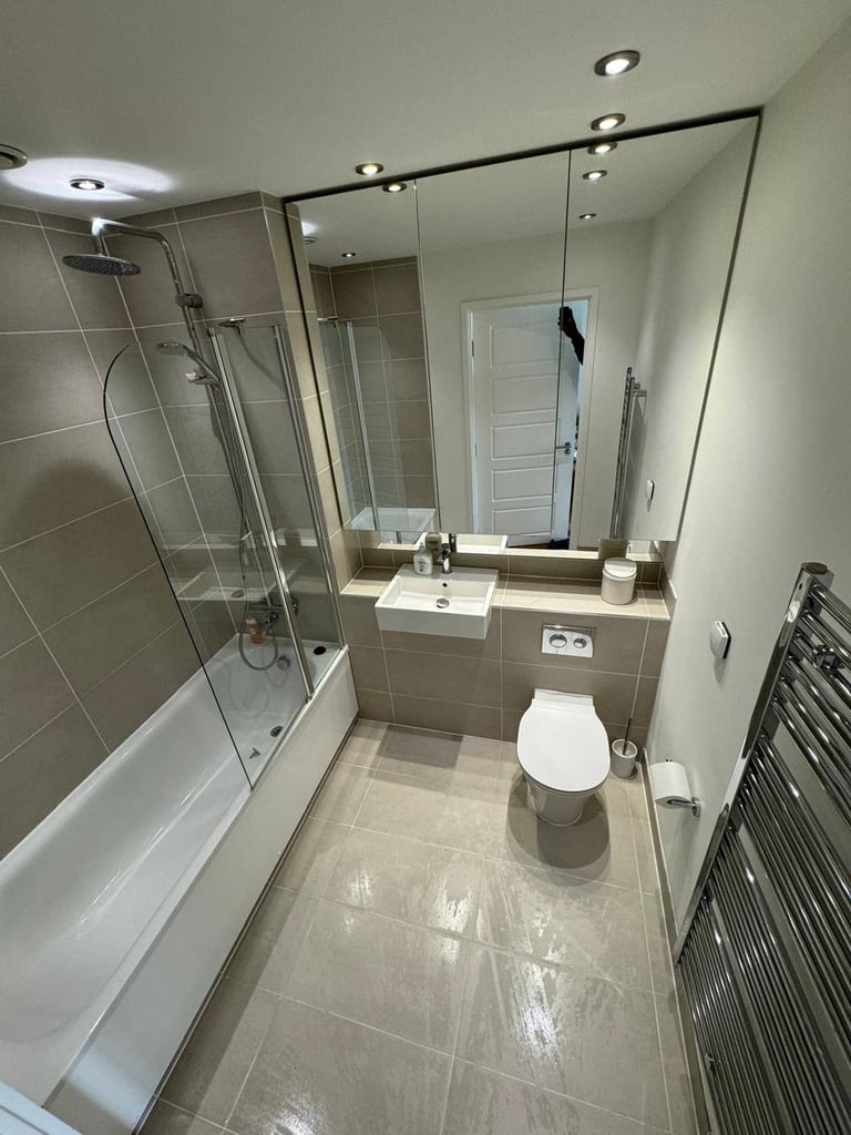 Thames River View, Ensuite Room for Rent, Couple Friendly 