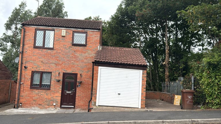 2 bed detached house