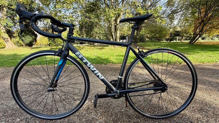 Unisex road bike, B’Twin Triban 500SE road bike in great condition 