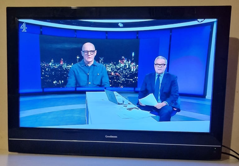 32 Inch HD Freeview TV with remote control