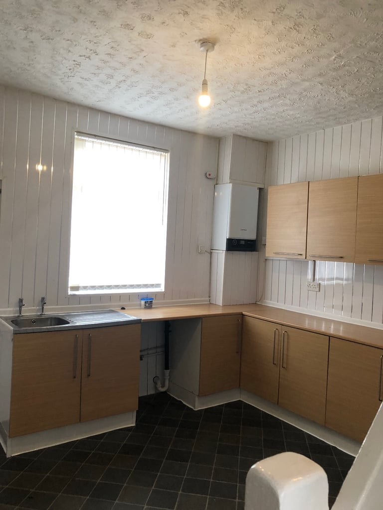2 bed house Buckley Road to rent M18 7GJ