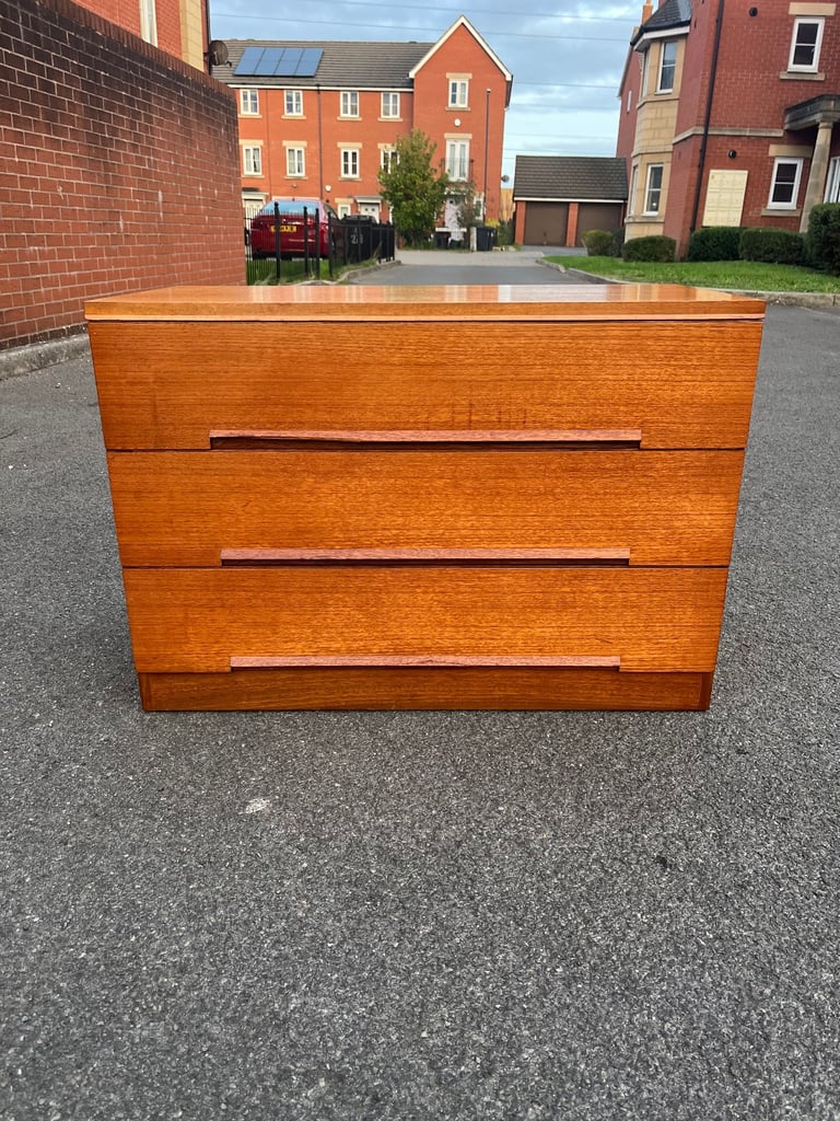 image for White & Newton chest of drawers (delivery available)