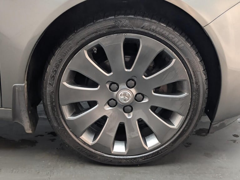 2016 Vauxhall Insignia 2.0 CDTi Elite Nav Hatchback 5dr Diesel Auto Euro 6 (170 ps) - PARKING SEN...