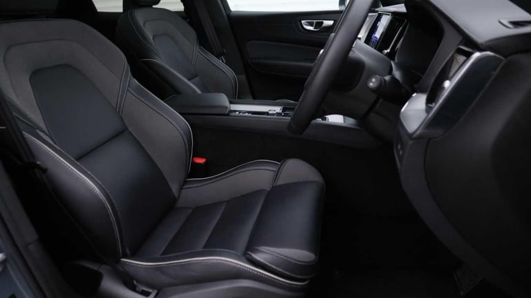 2024 Volvo XC60 2.0h T8 Recharge 18.8kWh Ultimate Dark Auto AWD Euro 6 (s/s) 5dr ESTATE Petrol/El...