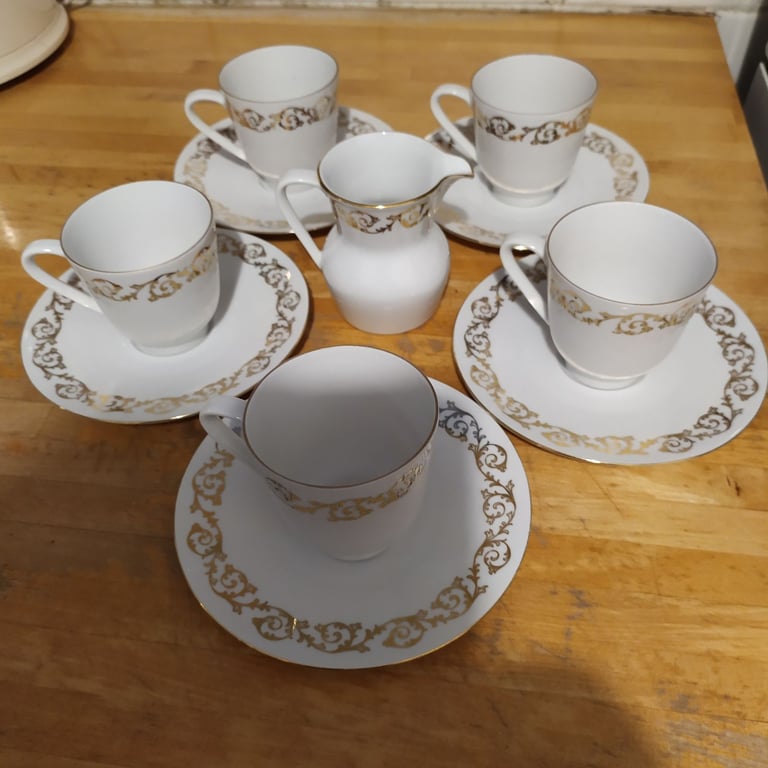 Seltmann Weiden Bavaria Tea Cups Saucers & Creamer